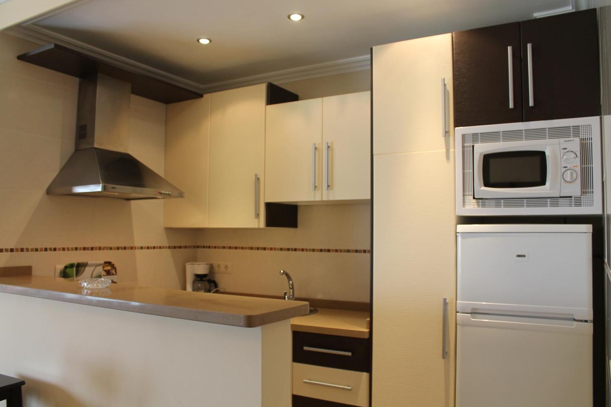 Apartamentos Turisticos Plaza Del Olvido نيرخا المظهر الخارجي الصورة
