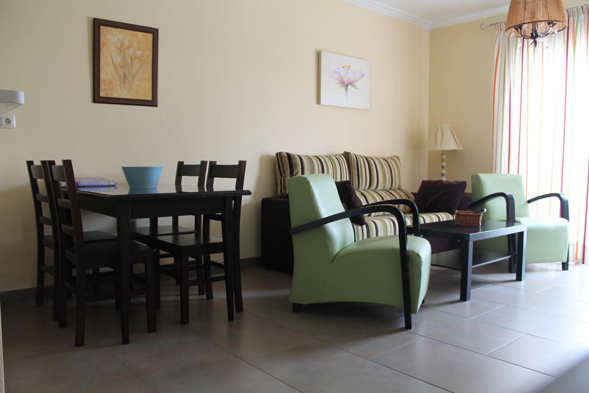 Apartamentos Turisticos Plaza Del Olvido نيرخا المظهر الخارجي الصورة